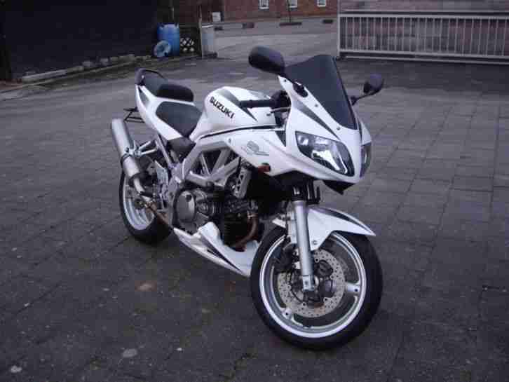 SV650S Bj. 2004. Top Zustand. Viele