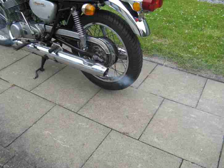 Suzuki T 500, Oldtimer, BJ.1973, läuft, alles funktioniert, der Zweitakt-Saurier