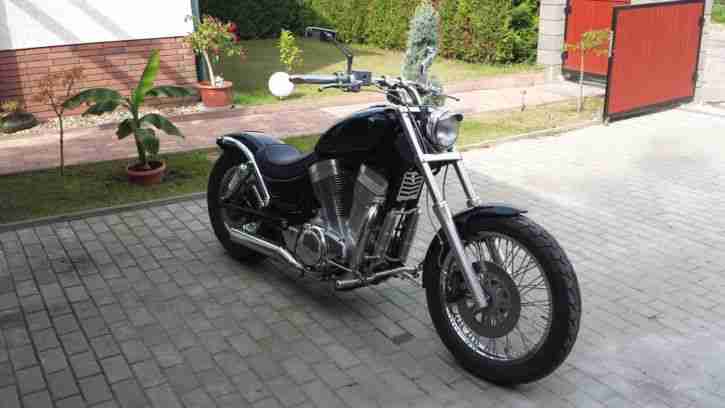 Suzuki VS 1400 Intruder mit Heck-, Bremsumbau und neuem Lack
