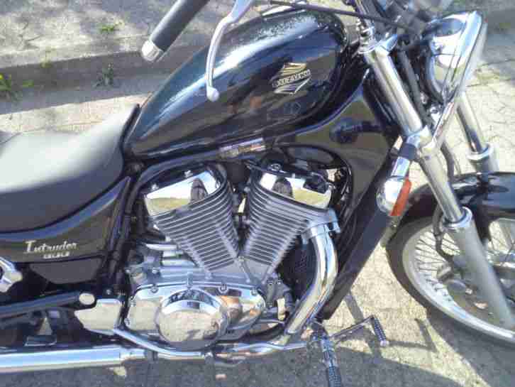 Suzuki VS 800 Intruder Vorverlegte Fußrasten, 23100km, durchgehende Sitzbank