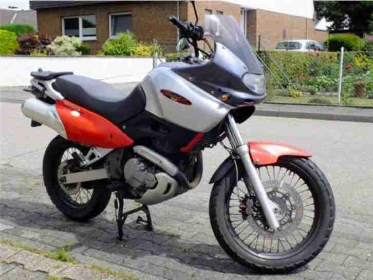 Suzuki XF 650 Freewind