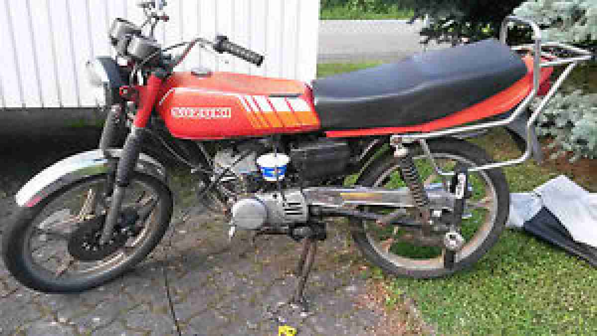 Suzuki ZR 50 K Moped Oldtimer, nicht Fahrbereit, Motor dreht und hat Kompression