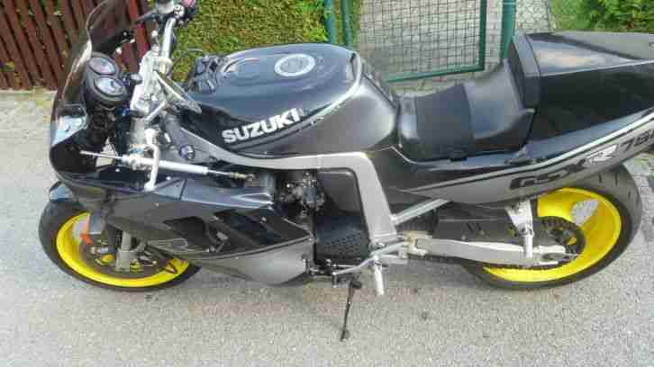 SuzukiGSX R750 49176