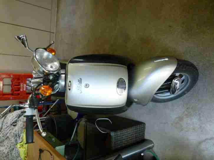 Sym/Sachs Roller,Retro Design erst 2400km gelaufen,Silbermetallic