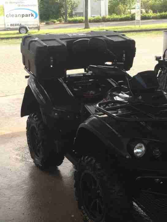 TGB Blade 550 IRS 4x4 Quad mit Schneeschild und Gepäckkoffer