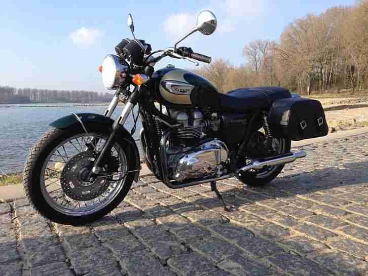 TRIUMPH BONNEVILLE T100 in Top-Zustand!