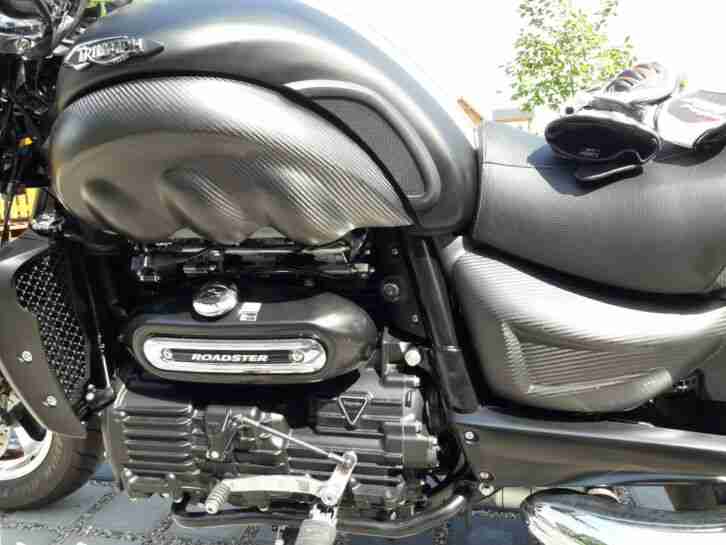 TRIUMPH ROCKET ROADSTER CARBON PERFORMANCE