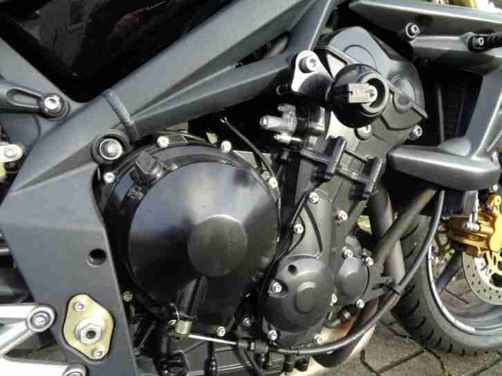 TRIUMPH Street Triple 675 nur 20.000km tiefergelegt