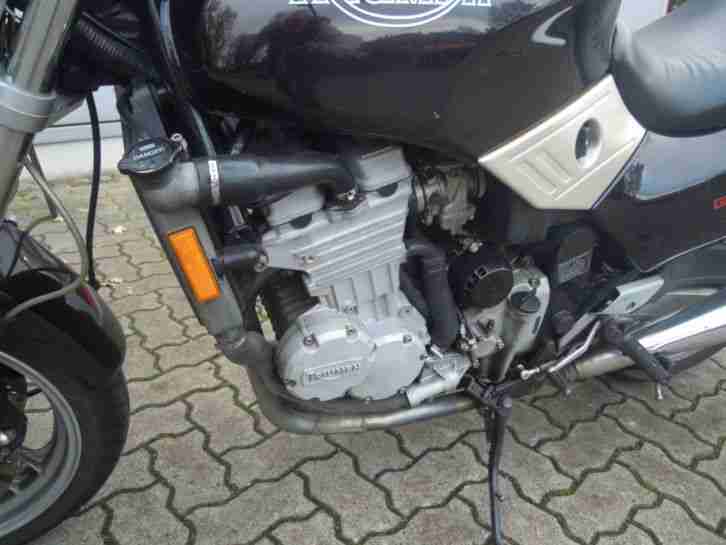 TRIUMPH T 300 Motorrad Gebraucht Farbe Schwarz Bastlerfahrzeug fahrbereit