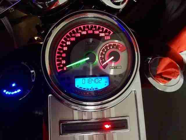 Traum - Road King FLHRCI, Bagger, Bauj. 04/11, 18.500km