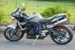 Trimph Street Triple R, matt grau, viel