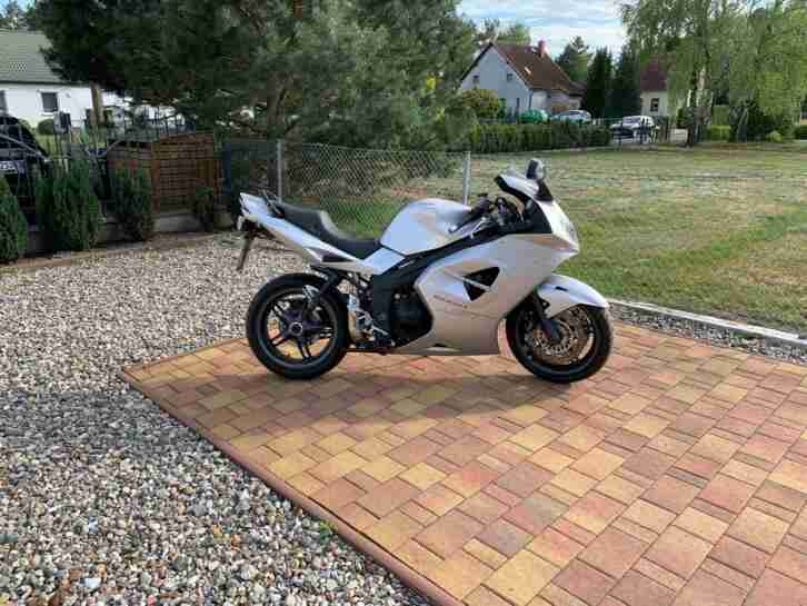Triumph 1050 Sprint ST Sportourer