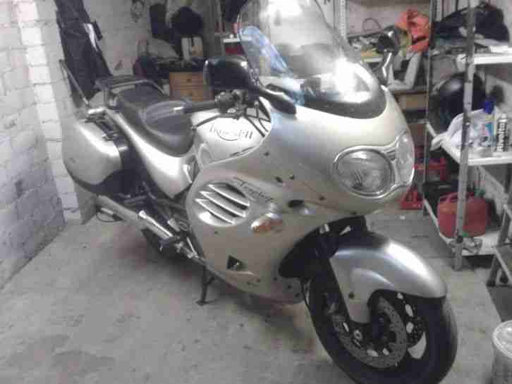 Triumph 1179 cm³,40000km HU :11/2015 Farbe:Silber Metallic, Bj.4/1998 mit Koffer