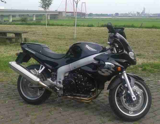 Triumph 955i rs