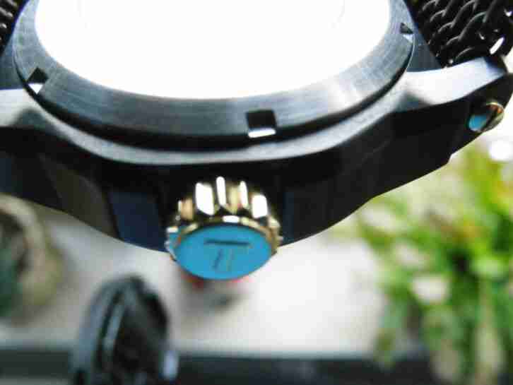 Triumph Automatik Motorcycles Swiss Made Uhr mit Glasboden in Schwarz