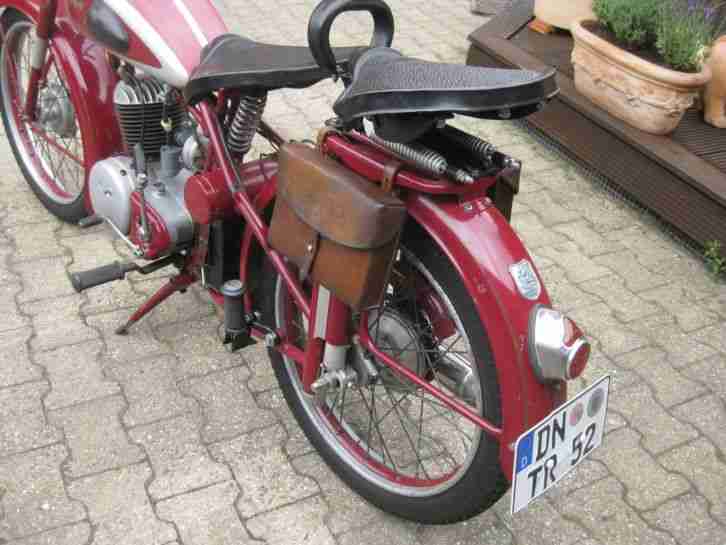 Triumph BDG 125