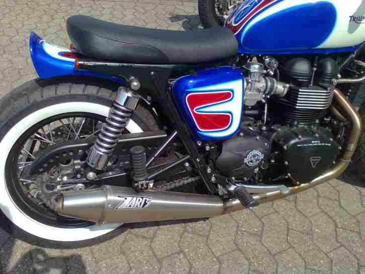 Triumph Bonneville Black mit Harley Davidson Teilen aufgebaut als Bobber