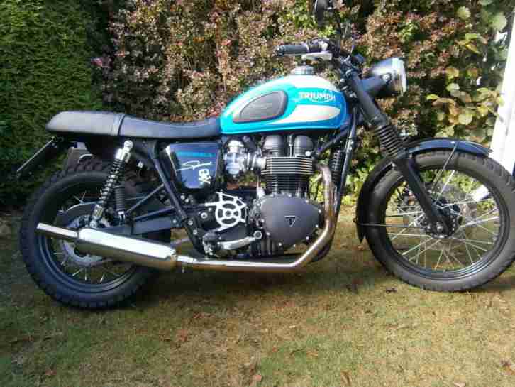 Triumph Bonneville T100 Cafe Racer Scrambler Custom Tuning Neuzustand 2600 km