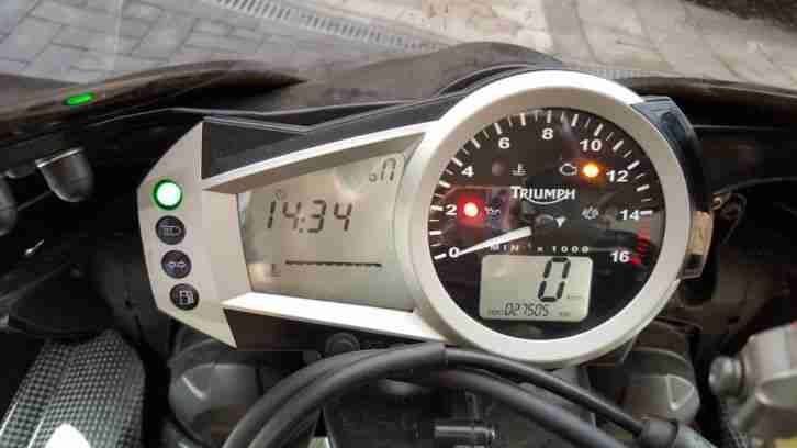 Triumph Daytona 675 Bj 08 Top Zustand ! Viele extras