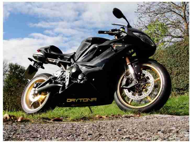 Triumph Daytona 675, Rennstreckenmotorrad