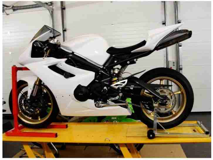 Triumph Daytona 675, Rennstreckenmotorrad