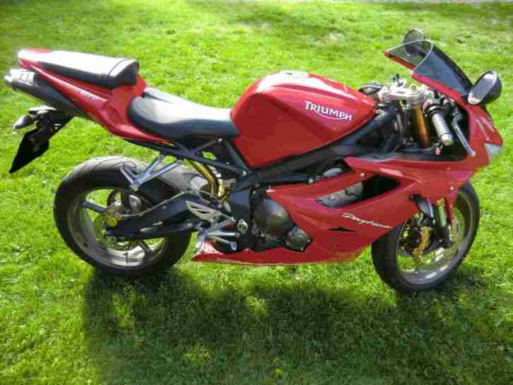 Triumph Daytona 675 Rot, *nur 9636km* *1.Hand* *Liebhaberfahrzeug* *Garage*