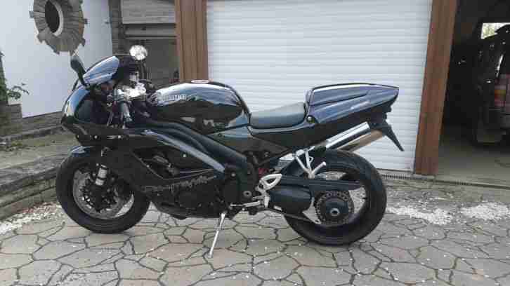 Triumph Daytona 955i Black Edition mit Neuteilen für 1000€