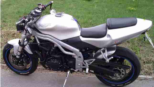 Triumph Daytona 955i (Typ 595N), Umbau zum Nakedbike
