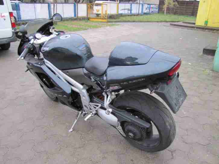 Triumph Daytona 955i mit GPR Auspuff, gut erhalten, leider mit MOTORSCHADEN