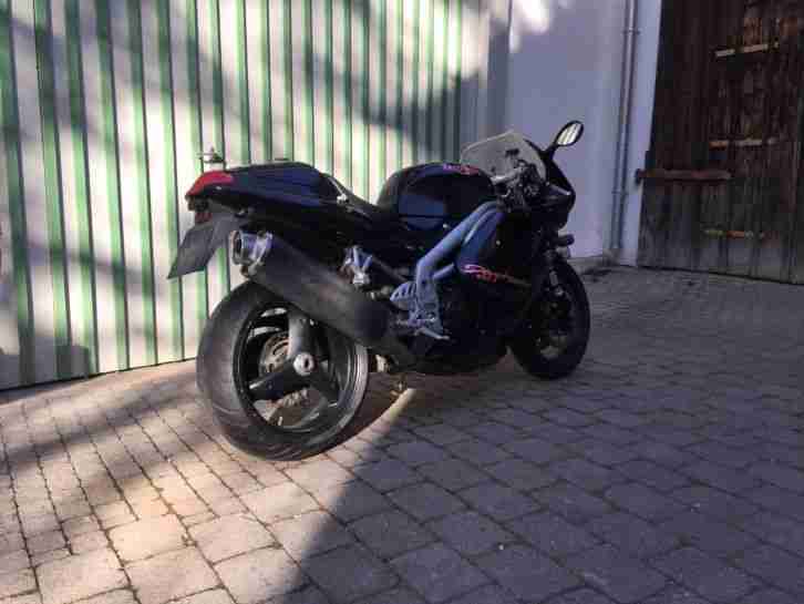 Triumph Daytona 955i mit neuem TÜV