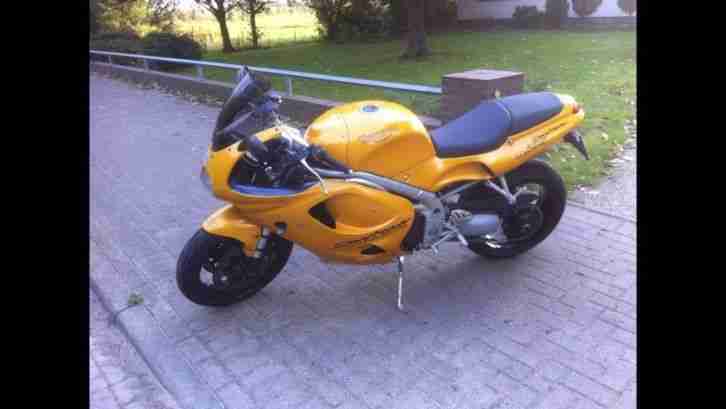 Triumph Daytona T595