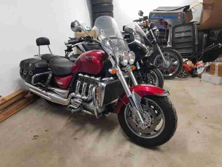Triumph Rocket 3 III 22 TKM 2300 ccm viel Zubehör rot 2. Hand Scheckheft 140 PS