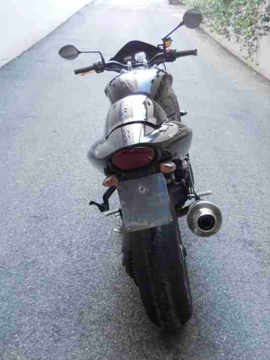 Triumph SPEED TRIPLE 955i guter Zustand aber mit kleinen Schäden