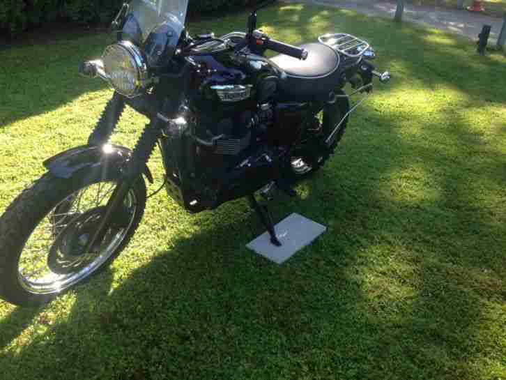 Triumph Scrambler ZARD-Auspuffanlage Garagenfahrzeug viele Extras 9800 km