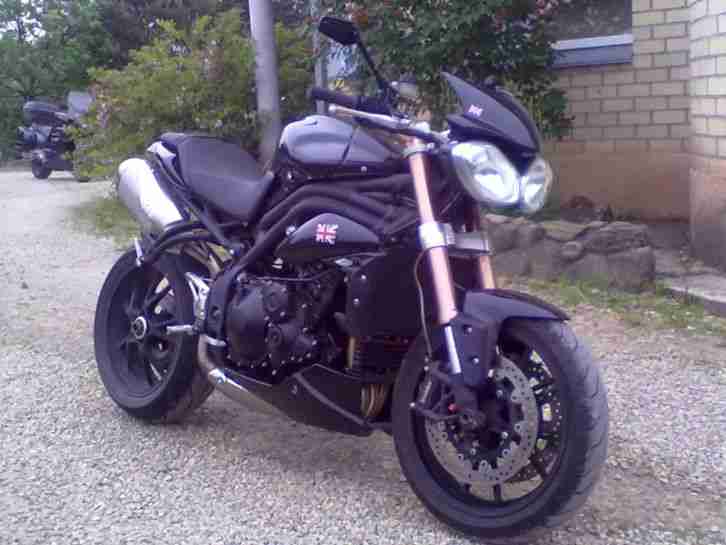 Triumph Speed Triple 1050 schwarz 2011-09-02, 8384 kilometer