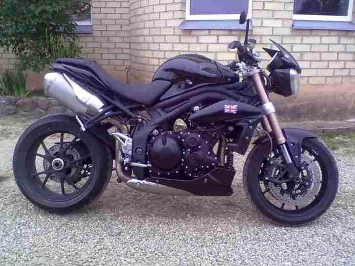 Triumph Speed Triple 1050 schwarz 2011-09-02, 8384 kilometer