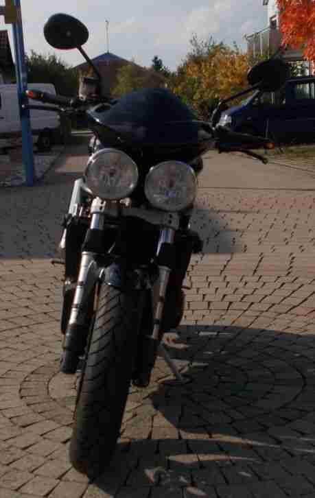 Triumph Speed Triple 595N Ez. 6/04 mit defekten Motor.