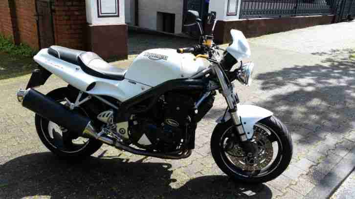 Triumph Speed Triple 900...