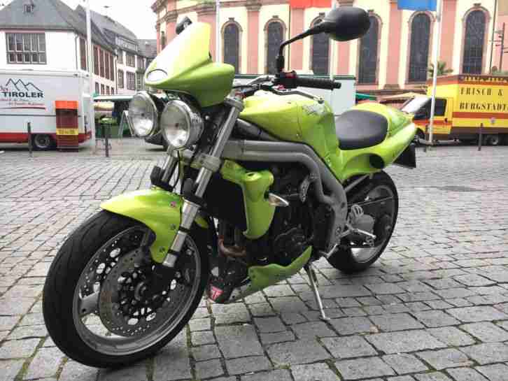 Triumph Speed Triple 955i, Top Zustand, Scheckheftgepflegt, mit viel Zubehör