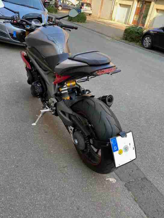 Triumph Speed Triple R Bj. 6/2017 7143 KM mit Restgarantie VB