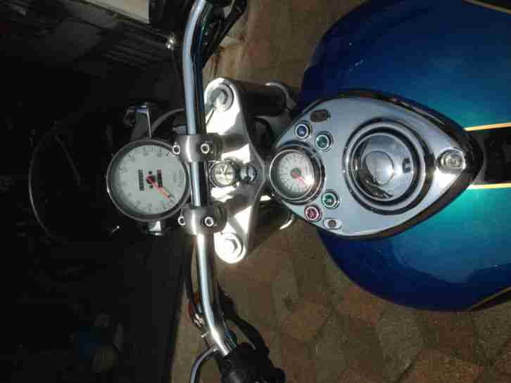 Triumph Speedmaster 908 ML
