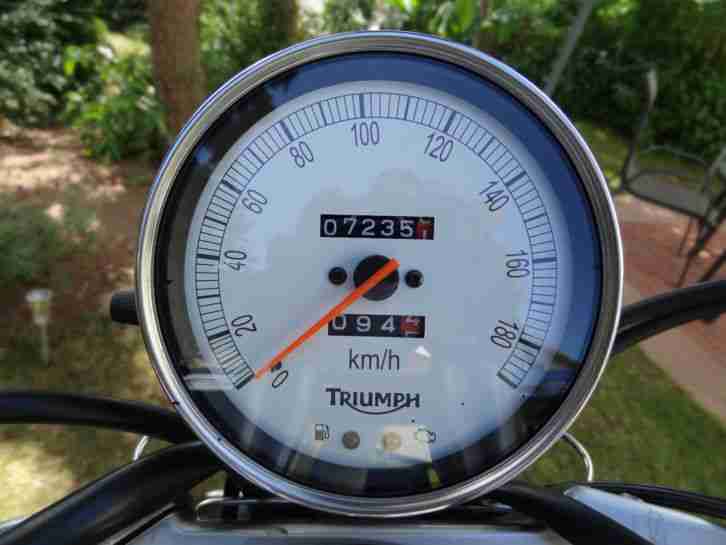 Triumph Speedmaster EFI - Umbau - Graphite matt - Cigaro Auspuff