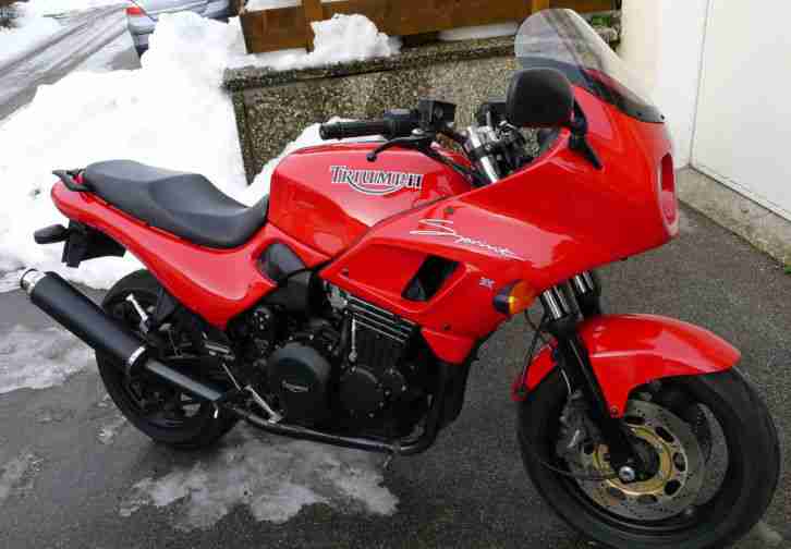 Triumph Sprint 900 S in Tornadorot