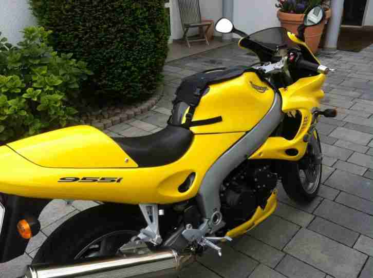 Triumph Sprint 955i RS