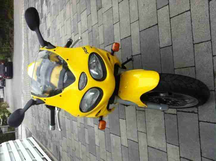 Triumph Sprint 955i RS