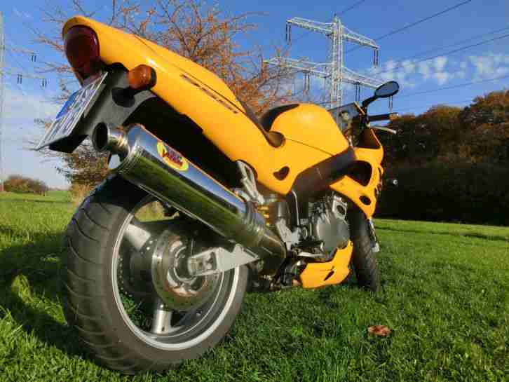 Triumph Sprint RS 955i T695 Racing Yellow 98PS