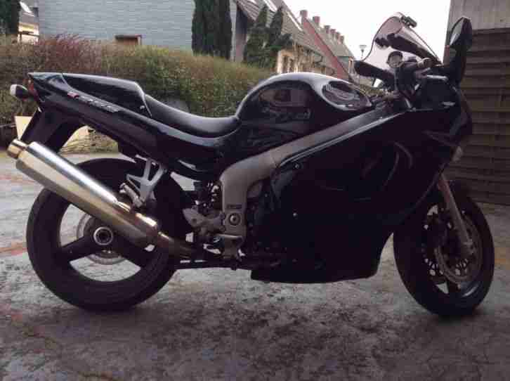 Triumph Sprint ST 955i in schwarz