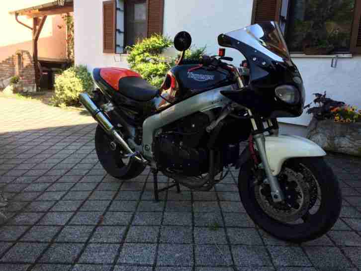 Triumph Sprint St 955I - Caferacer - Superbike
