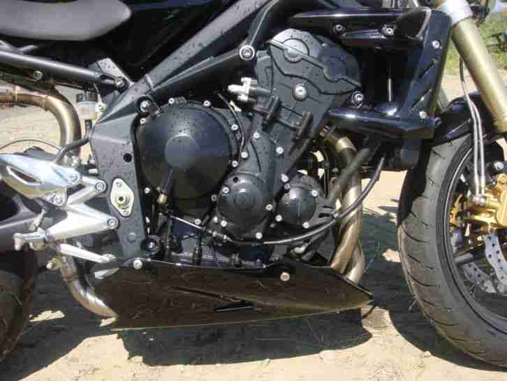 Triumph Street Triple 675 D67LD Bj. 2008 NUR 4.000 KM !!!