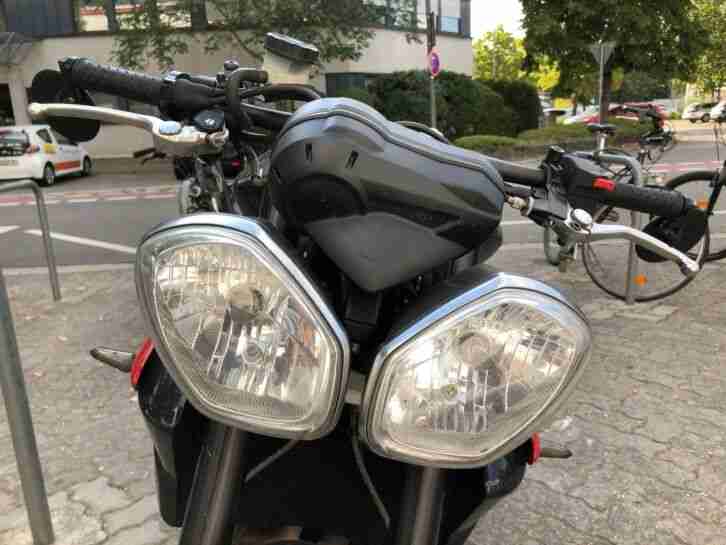 Triumph Street Triple R 675 Baujahr 2014